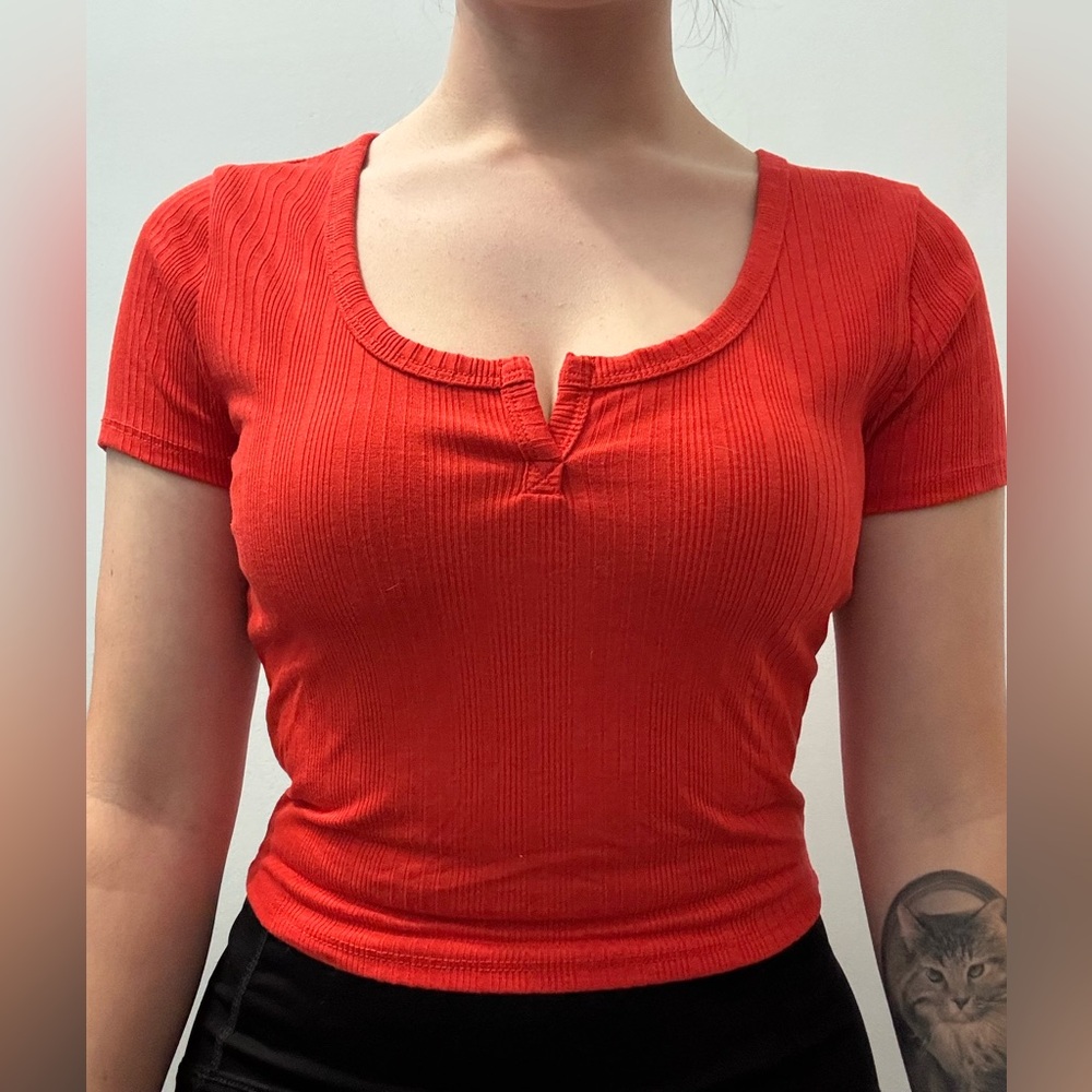 Red ribbed baby tee
